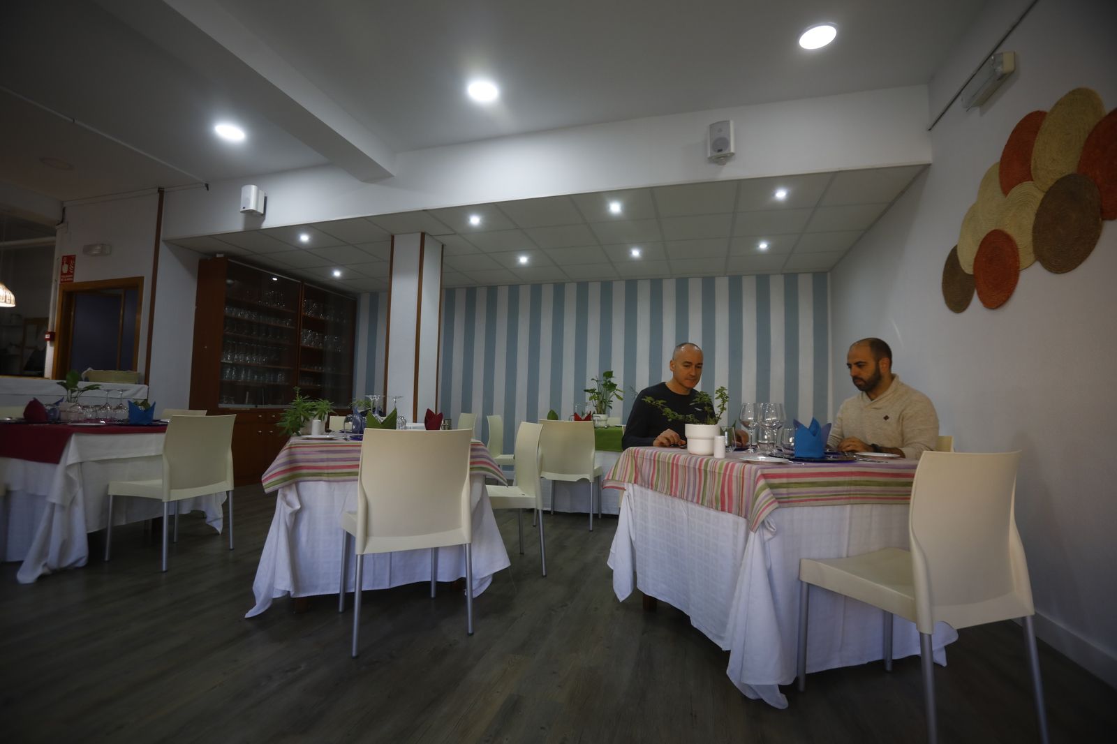 El restaurante y las cocinas del instituto Gran Capitán de Córdoba, en imágenes