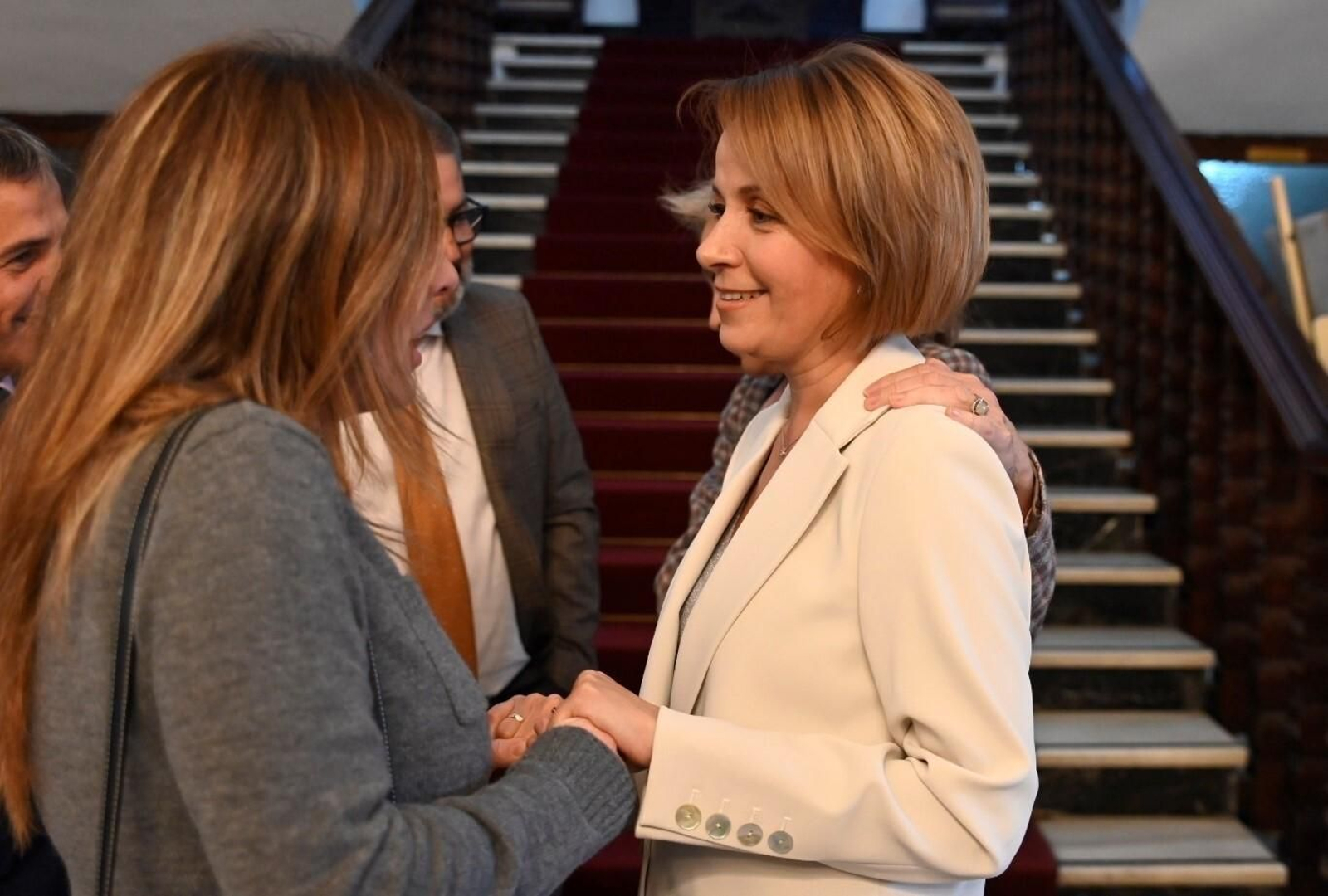 La despedida a la actual gerente del SAS, Valle García, como directora del Hospital Reina Sofía, en imágenes