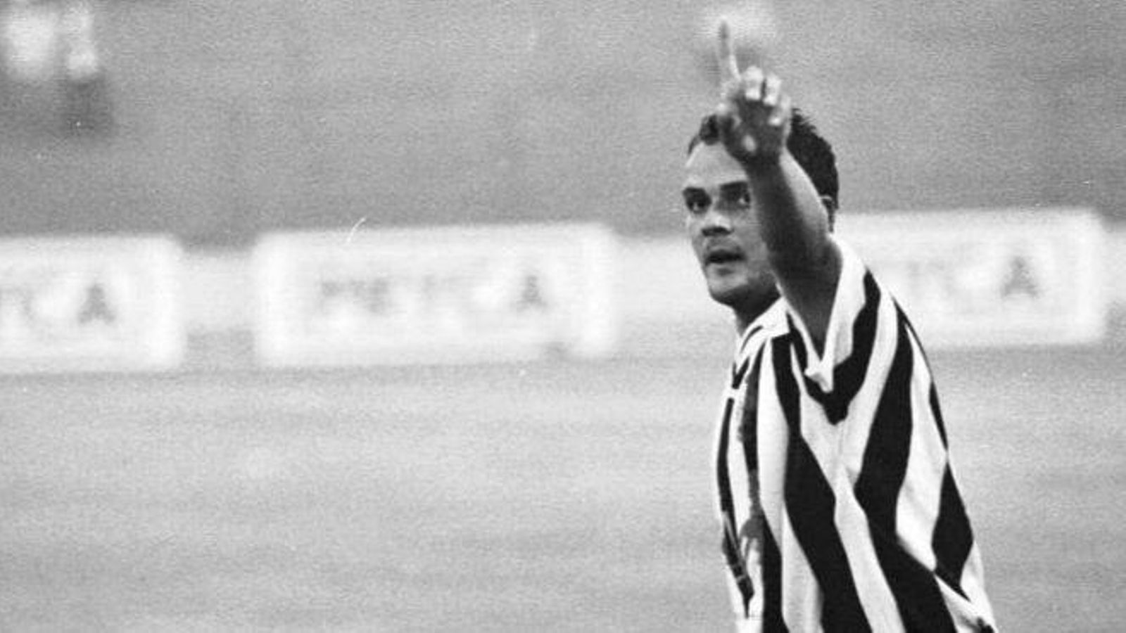 El añorado Juan Antonio García León, protagonista de la noche del ascenso con sus dos goles El añorado Juan Antonio García León, protagonista de la noche del ascenso con sus dos goles