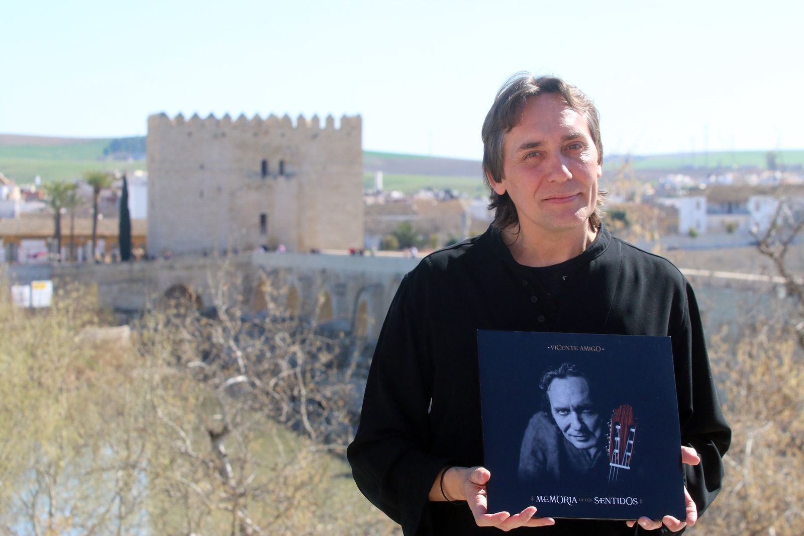Vicente Amigo, con su disco, en la Ribera.