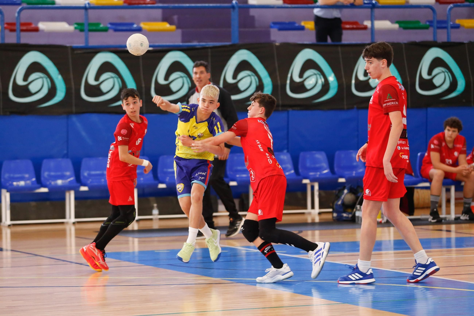 Las fotos de los cuartos de final del Campeonato de Andalucía infantil masculino de balonmano en La Línea