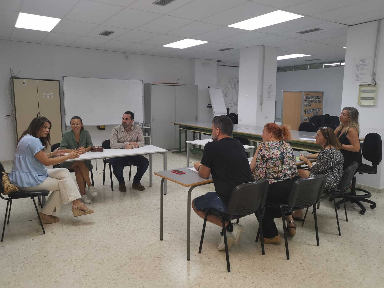 Reunión para diseñar la hoja de ruta para potenciar la inserción laboral de desempleados.