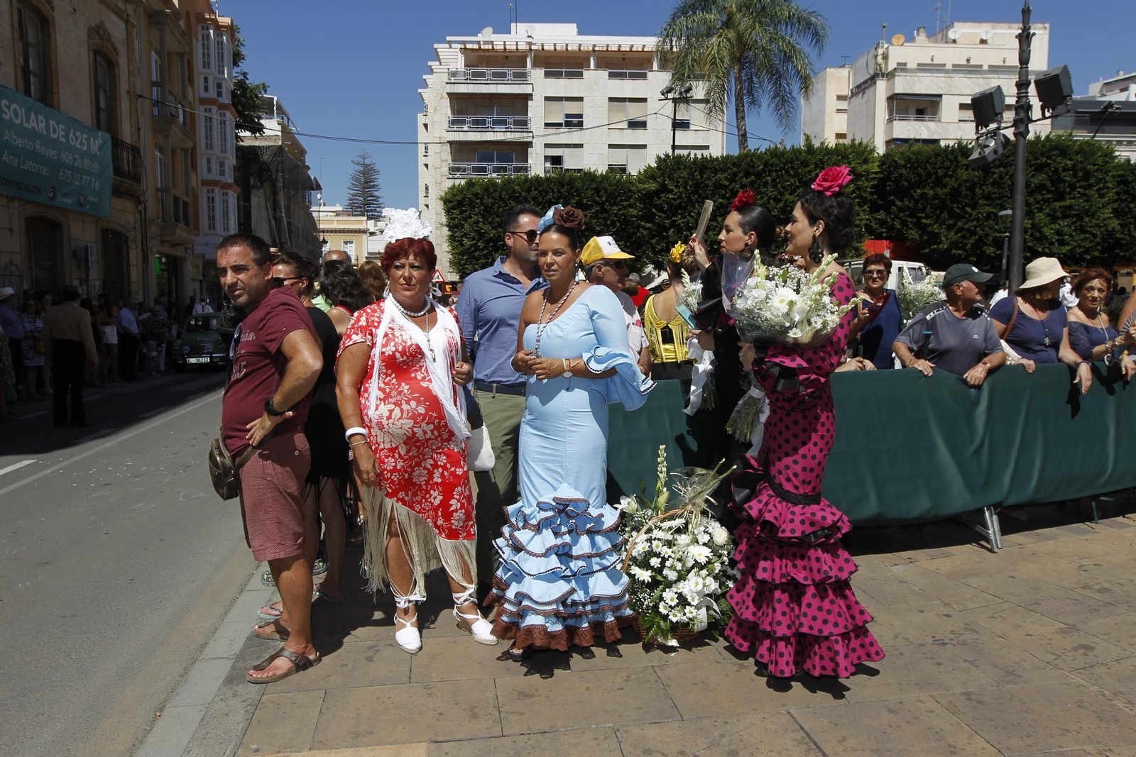 Fotogalería ofrenda floral a la Virgen del Mar. Feria de Almería 2019