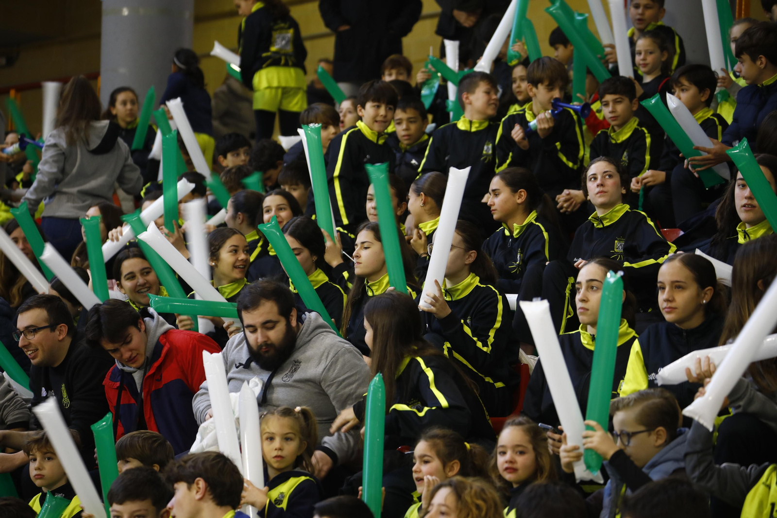 Las mejores fotos del ambiente en Vista Alegre para el derbi entre el Coto Córdoba y el UCB Camper Eurogaza