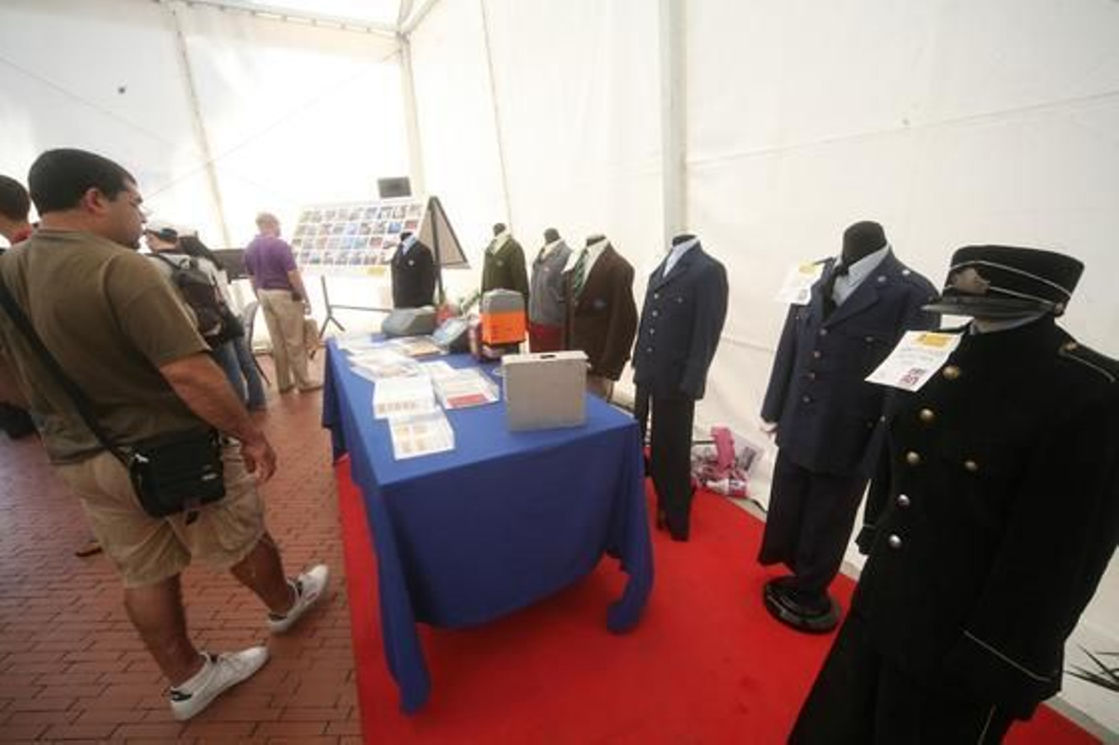 El tranvía se podrá contemplar en la exposición ubicada en la plaza de la Marina hasta el 26 de septiembre con motivo de la novena Semana de la Movilidad y del 60 aniversario de la EMT