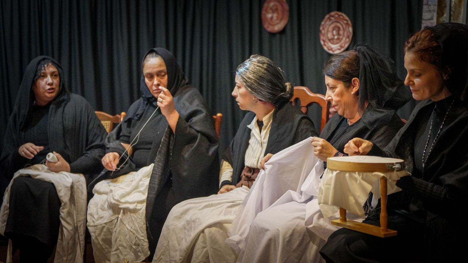 Imágenes del ensayo del grupo de teatro Yerbagüena de Santiago