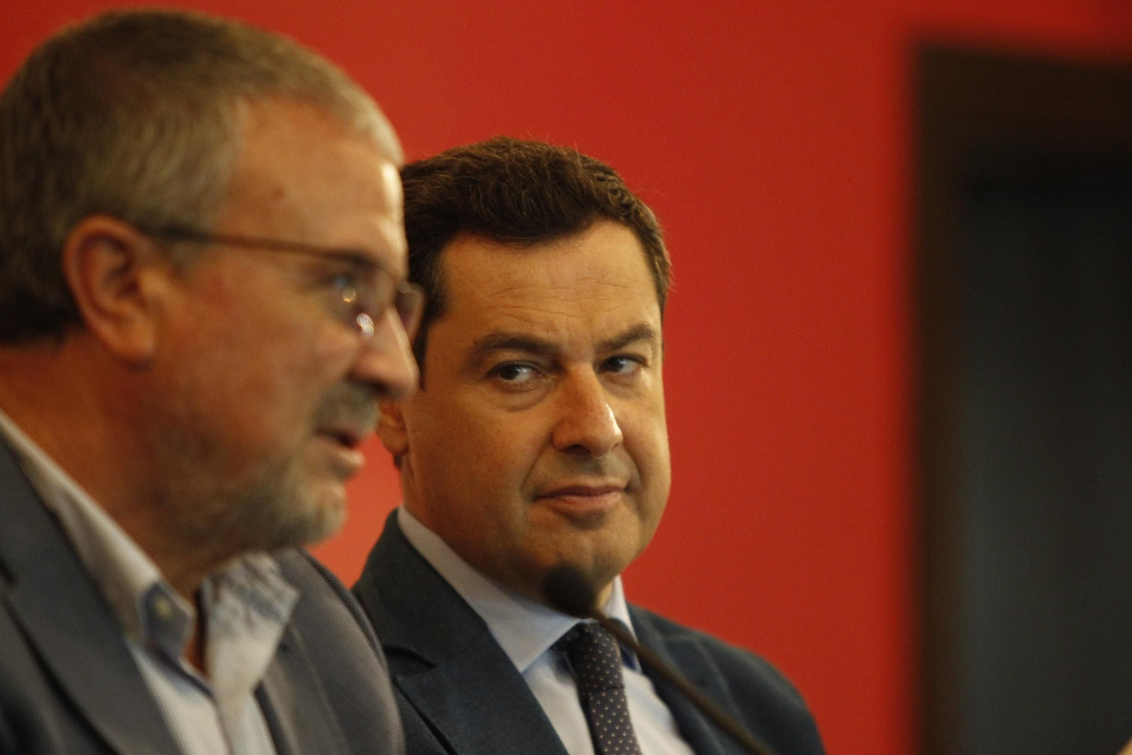 Fotogalería reunión Presidente Junta Andalucía, Juanma Moreno, con dueños viviendas irregulares del Almanzora