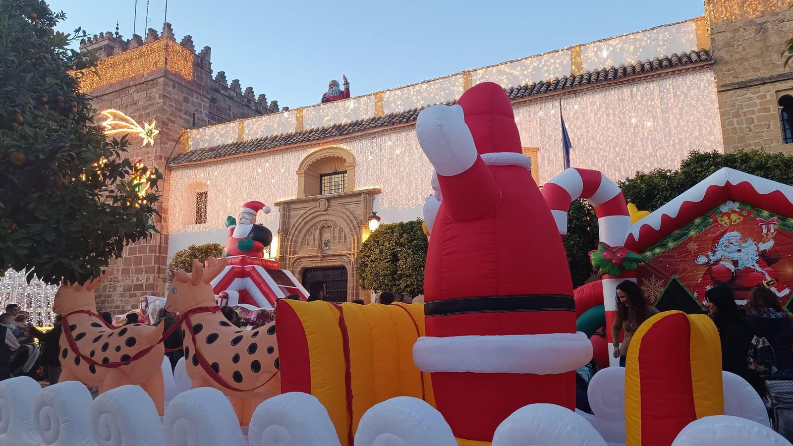 El mágico poblado navideño de Villa del Río, en imágenes