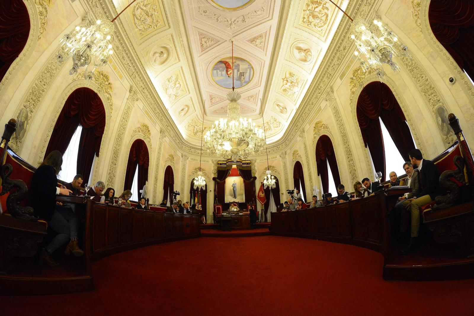 Una sesión del pleno en el Ayuntamiento de Cádiz.