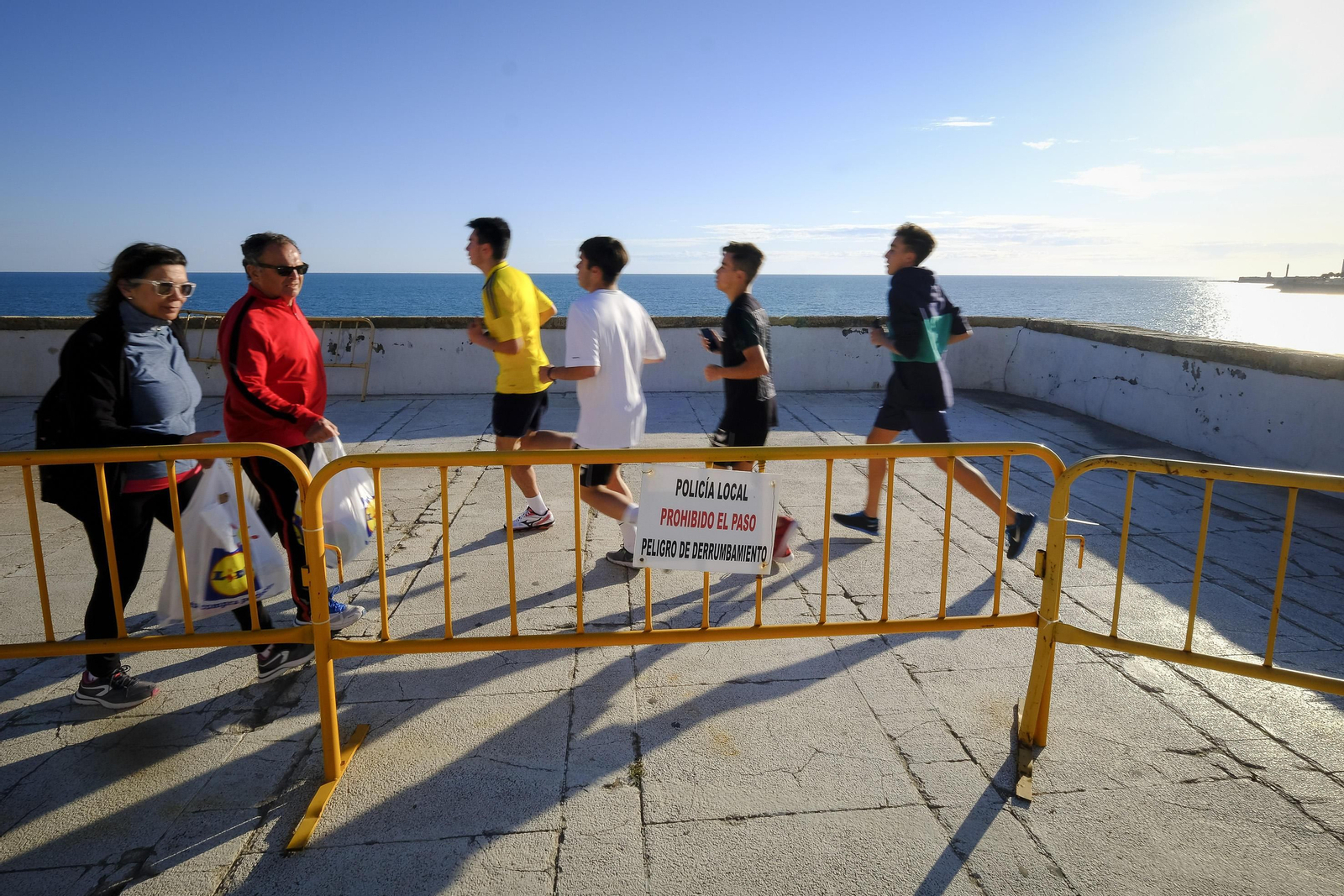 Las vallas no impiden el paso por el Campo del Sur
