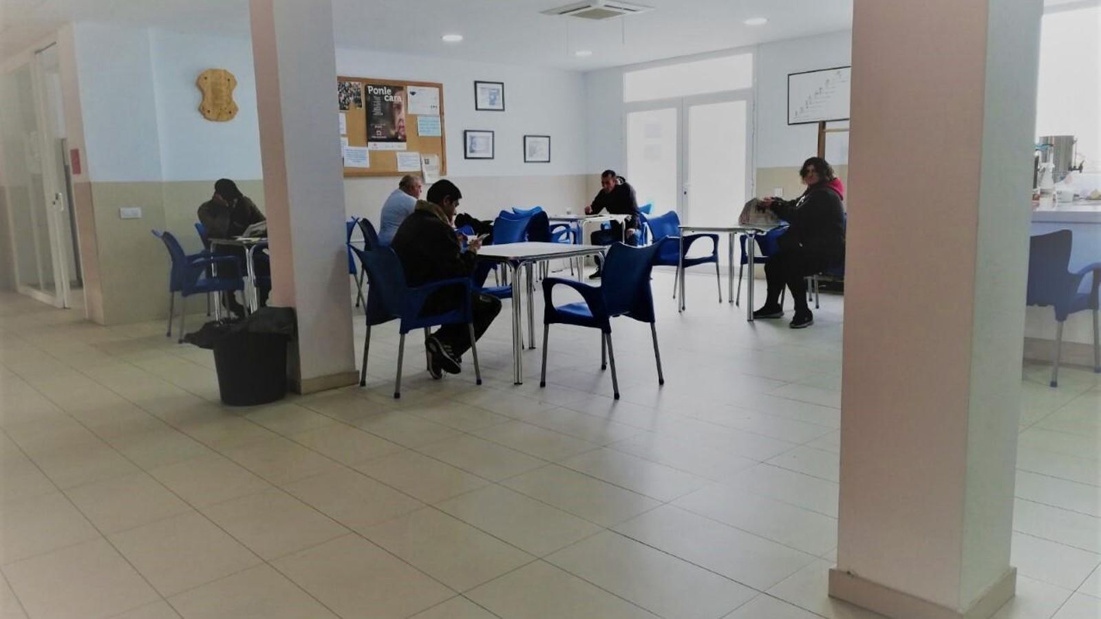 Unas cincuenta personas acuden diariamente al centro de Puertas Abiertas.