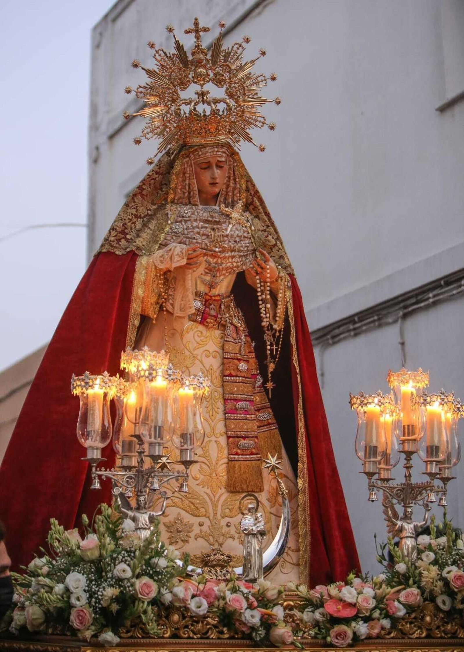 Primera salida de una imagen cofrade por las calles de Chiclana desde el inicio de la pandemia.