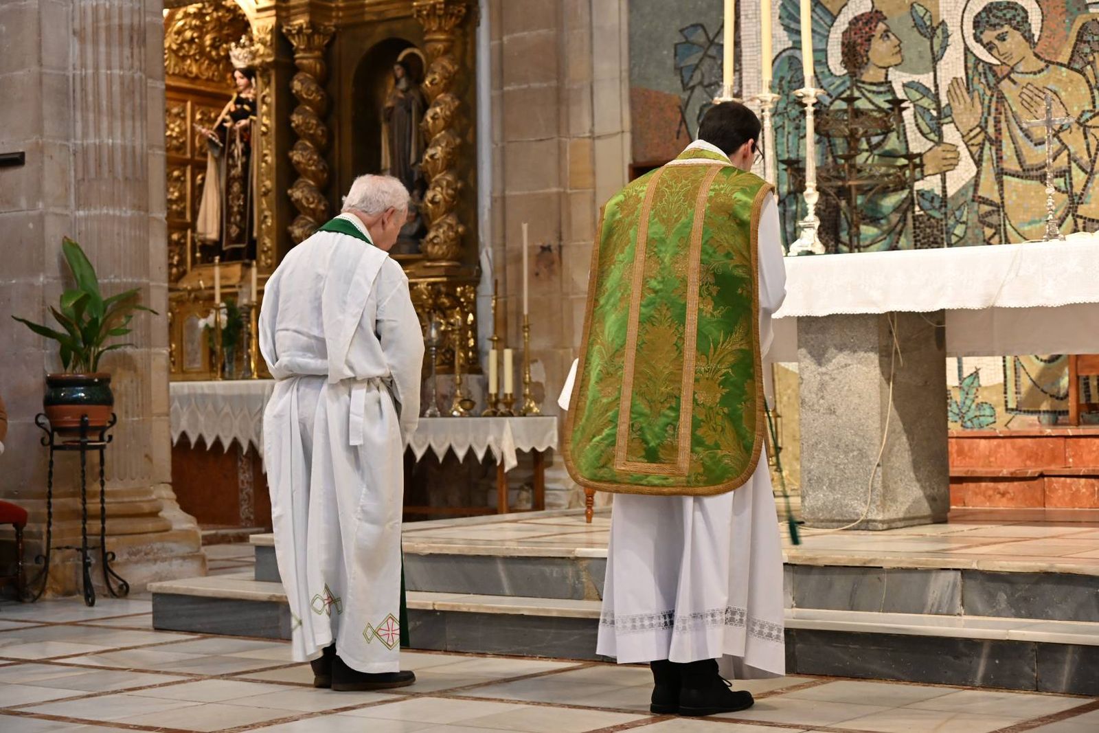 Las imágenes del homenaje de Villa del Río a su párroco emérito, Manuel Tirado Fernández