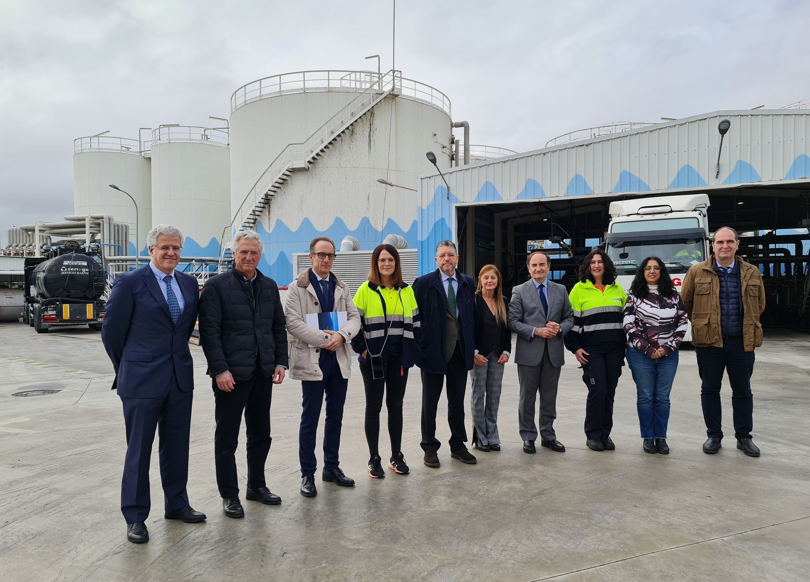 Representantes de la APBA y de Sertego visitan la planta.