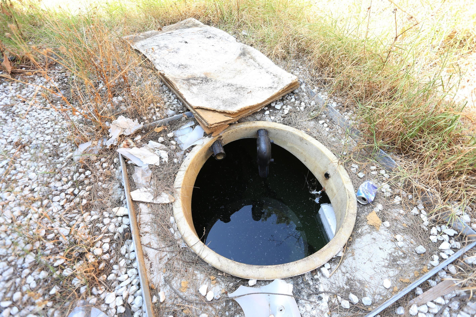 Abandono total del centro de mayores Paz y Aflicción