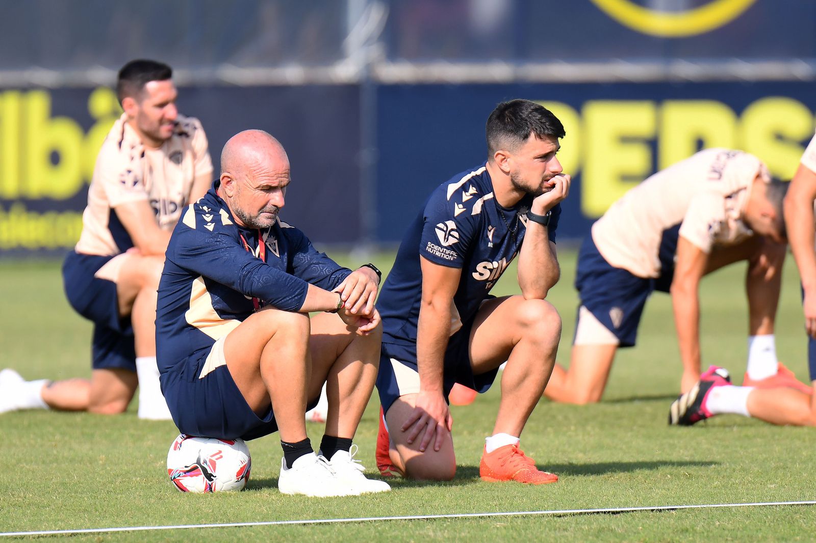 Gesto pensativo del entrenador del Cádiz en la cita preparatoria del viernes.