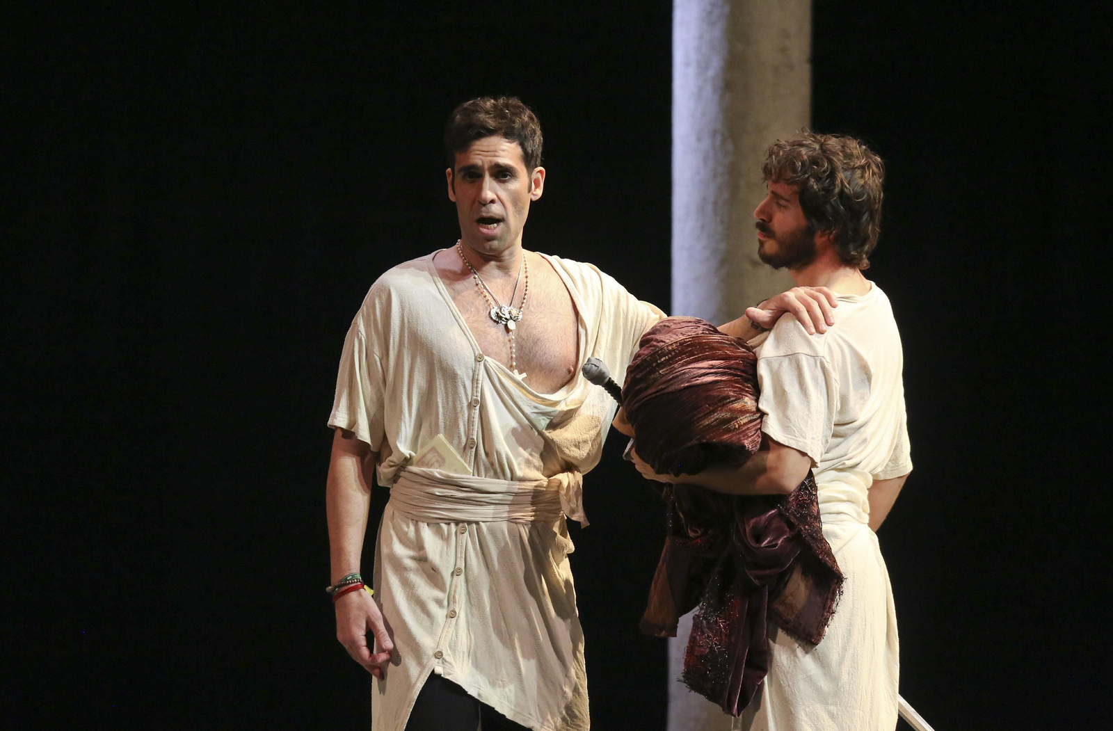 'La favorita', un viaje de la guerra a la redención, en fotos