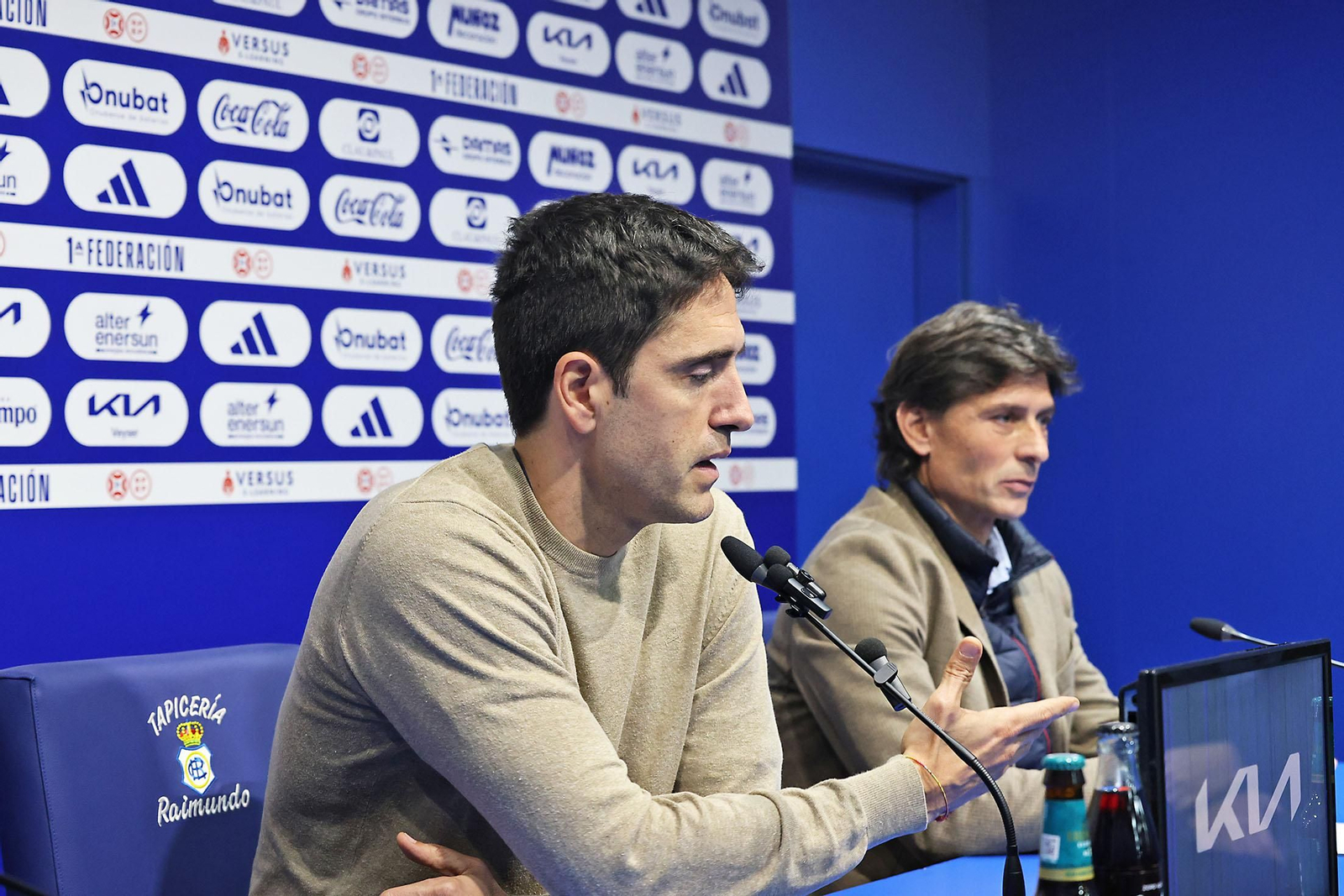 Imágenes de la Presentación de Íñigo Vélez como nuevo entrenador del Recreativo de Huelva
