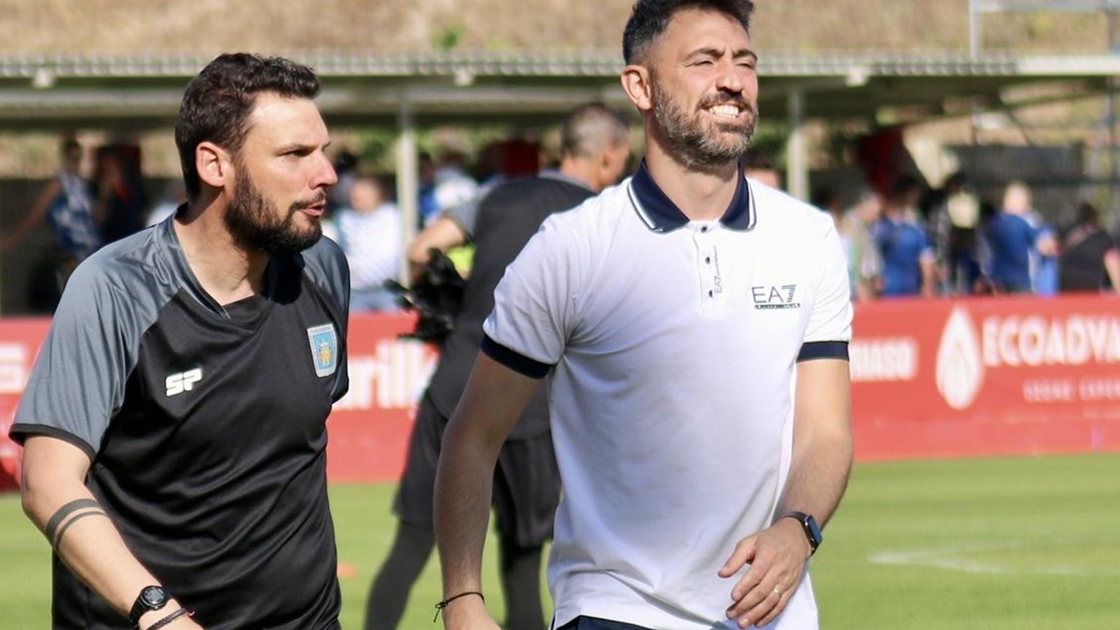 Molo junto a Jorge Garcés, su segundo entrenador, durante un partido de este curso.