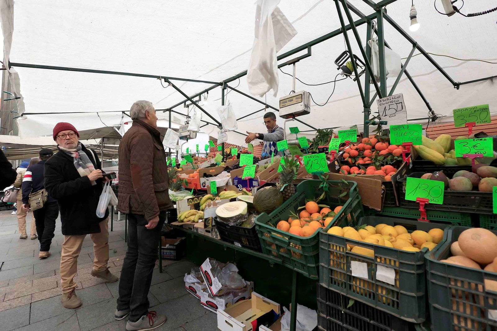 Compras en el mercado de abastos de Algeciras