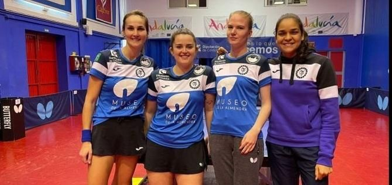 Las jugadoras del Museo de la Almendra celebran el triunfo.