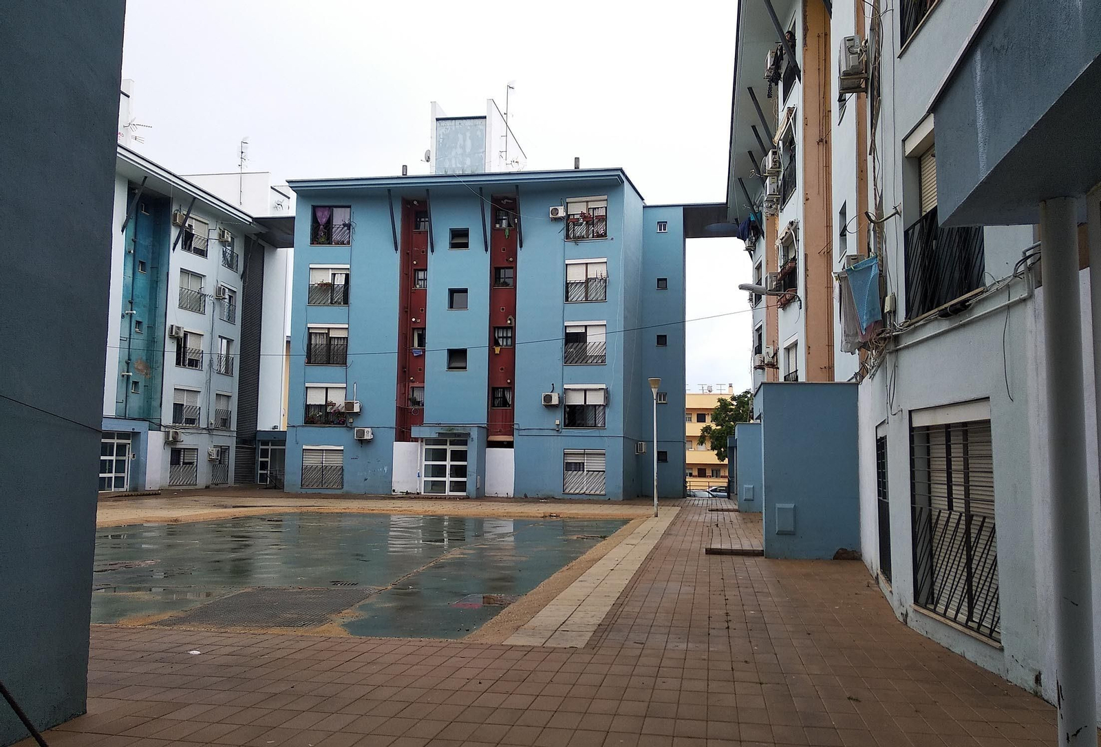 Bloques de viviendas de la plaza Eloy Picón en Huelva Bloques de viviendas de la plaza Eloy Picón en Huelva