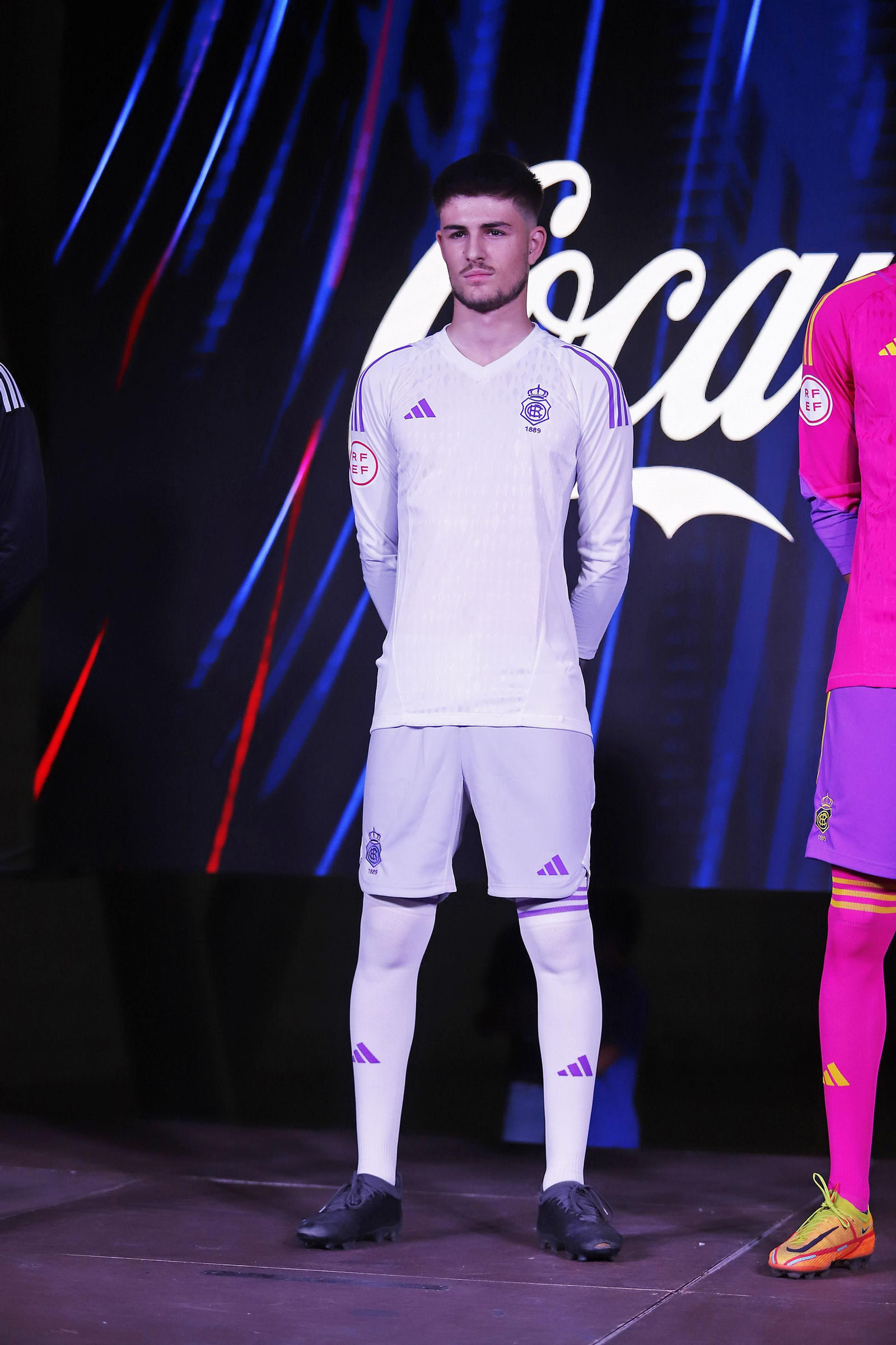 Imágenes de las nuevas equipaciones del Recreativo de Huelva para la temporada 2023/24