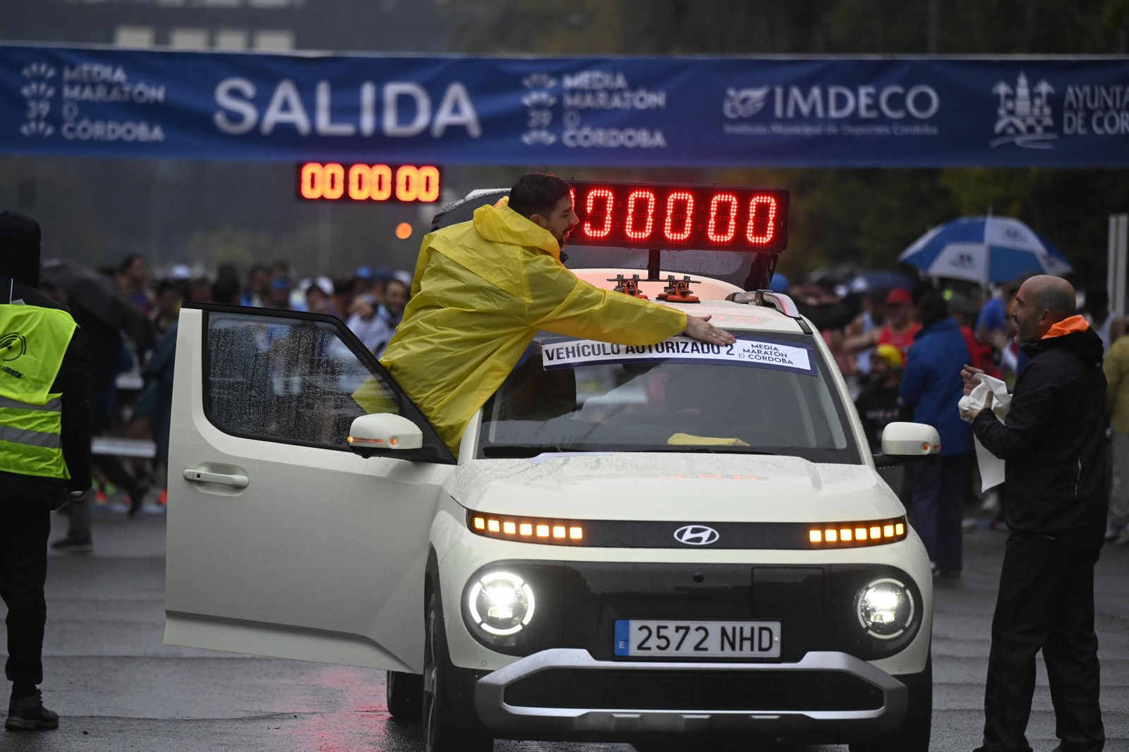Las mejores fotos de la espectacular salida de la Media Maratón de Córdoba 2025