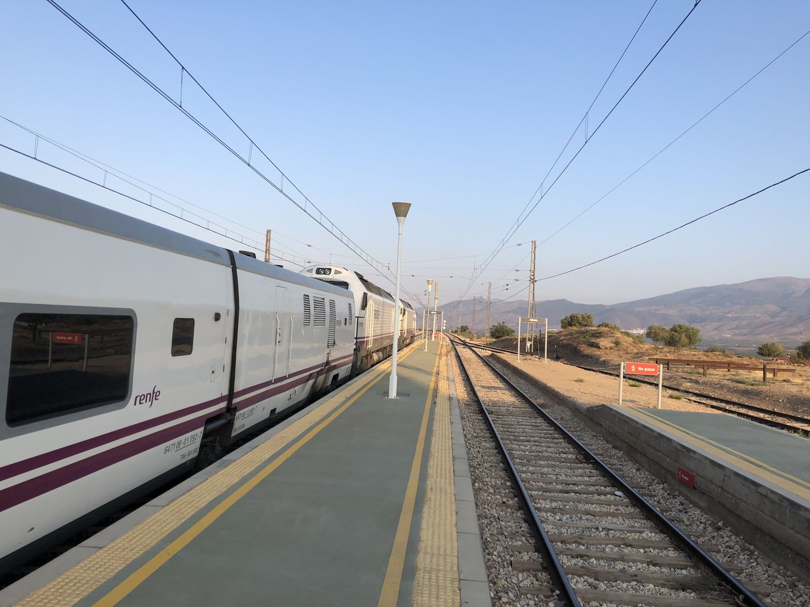 Talgo entre Almería y Madrid con doble cabeza tractora.