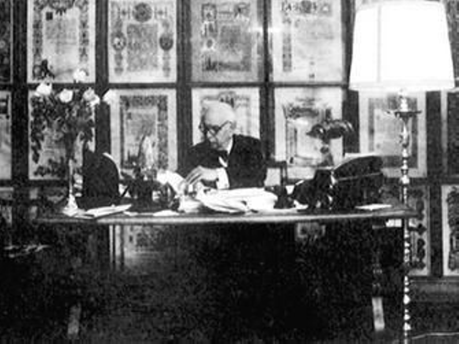 1959Pemán da lectura a su última obra: 'Juego y danza de la coqueta y don Simón'