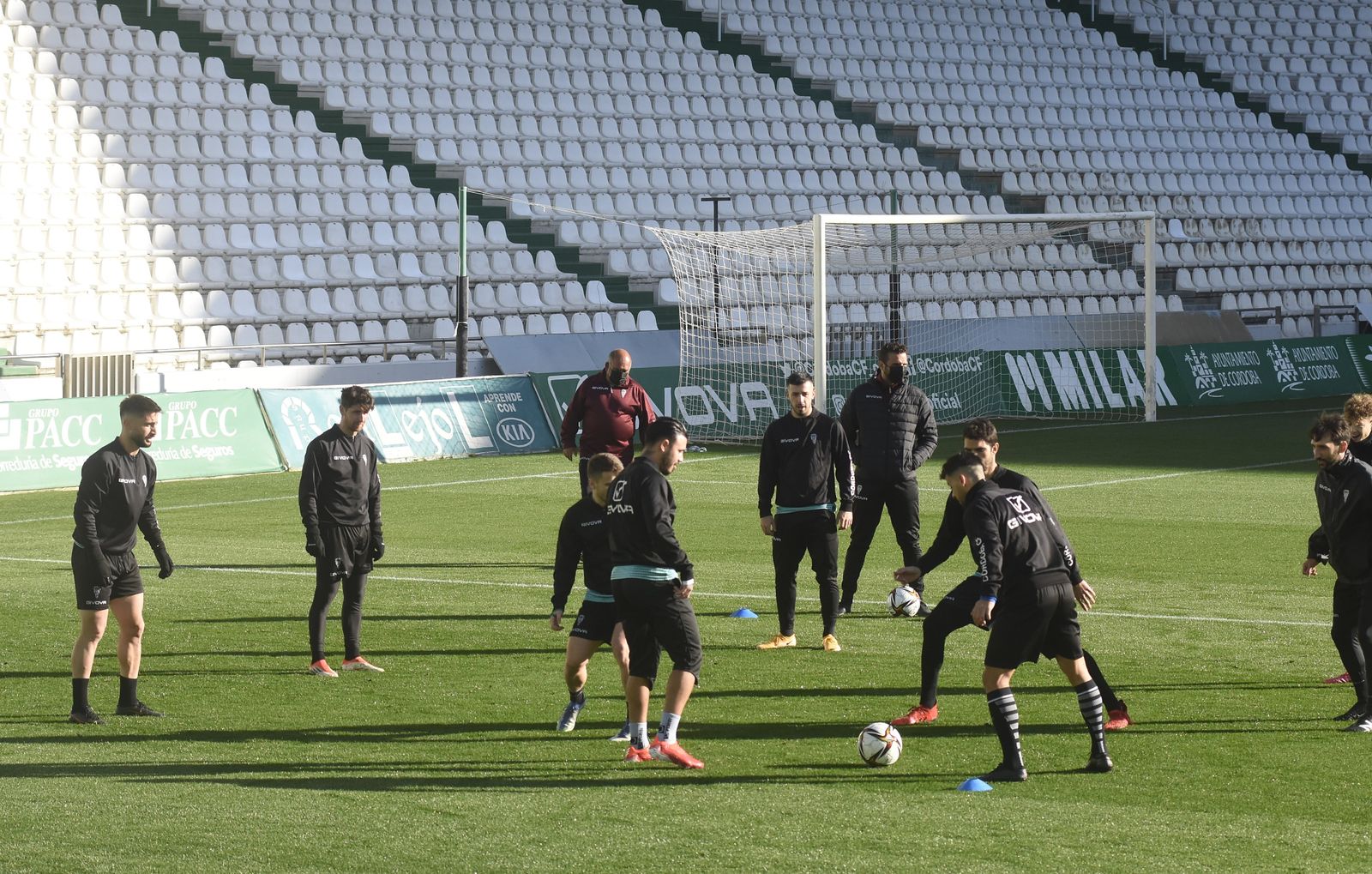 El regreso al trabajo del Córdoba CF tras el parón navideño, en imágenes
