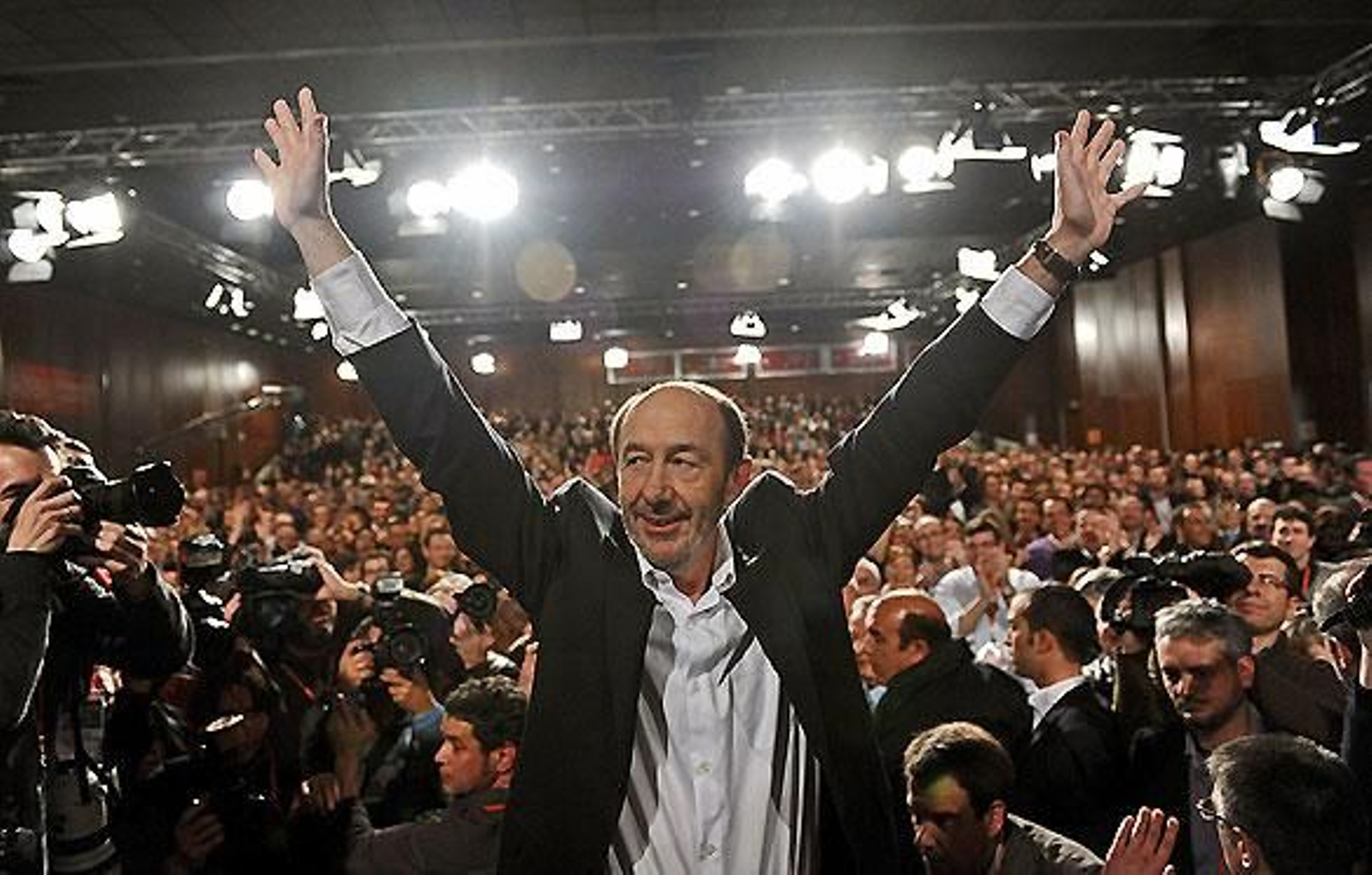 La experiencia de Rubalcaba vence al cambio difuso de Chacón La experiencia de Rubalcaba vence al cambio difuso de Chacón