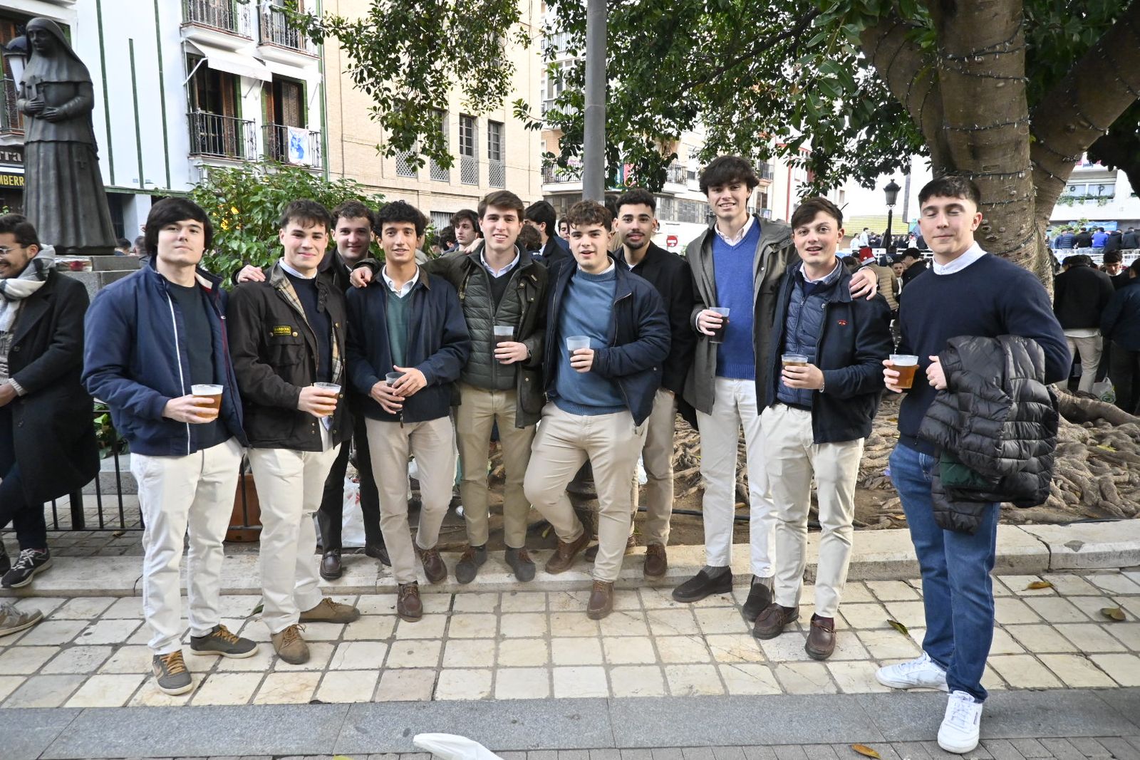 Búscate en las mejores fotografías del tardeo de este 31 de diciembre en Huelva