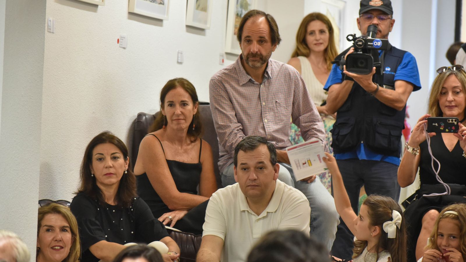 Fotos de la presentación del libro 'Mientras la lluvia' de Jóse Ángel Cadelo