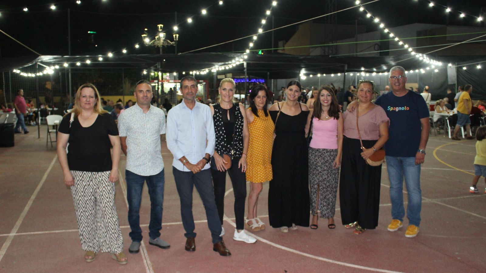 Miembros del equipo de Gobierno no dudaron en arropar a los vecinos y disfrutar de las fiestas.