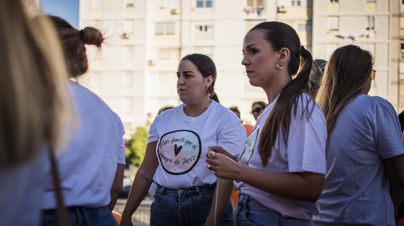 Familia y amigos de Alba Barrera la sorprenden a los pies de su habitación en el Hospital de Jerez