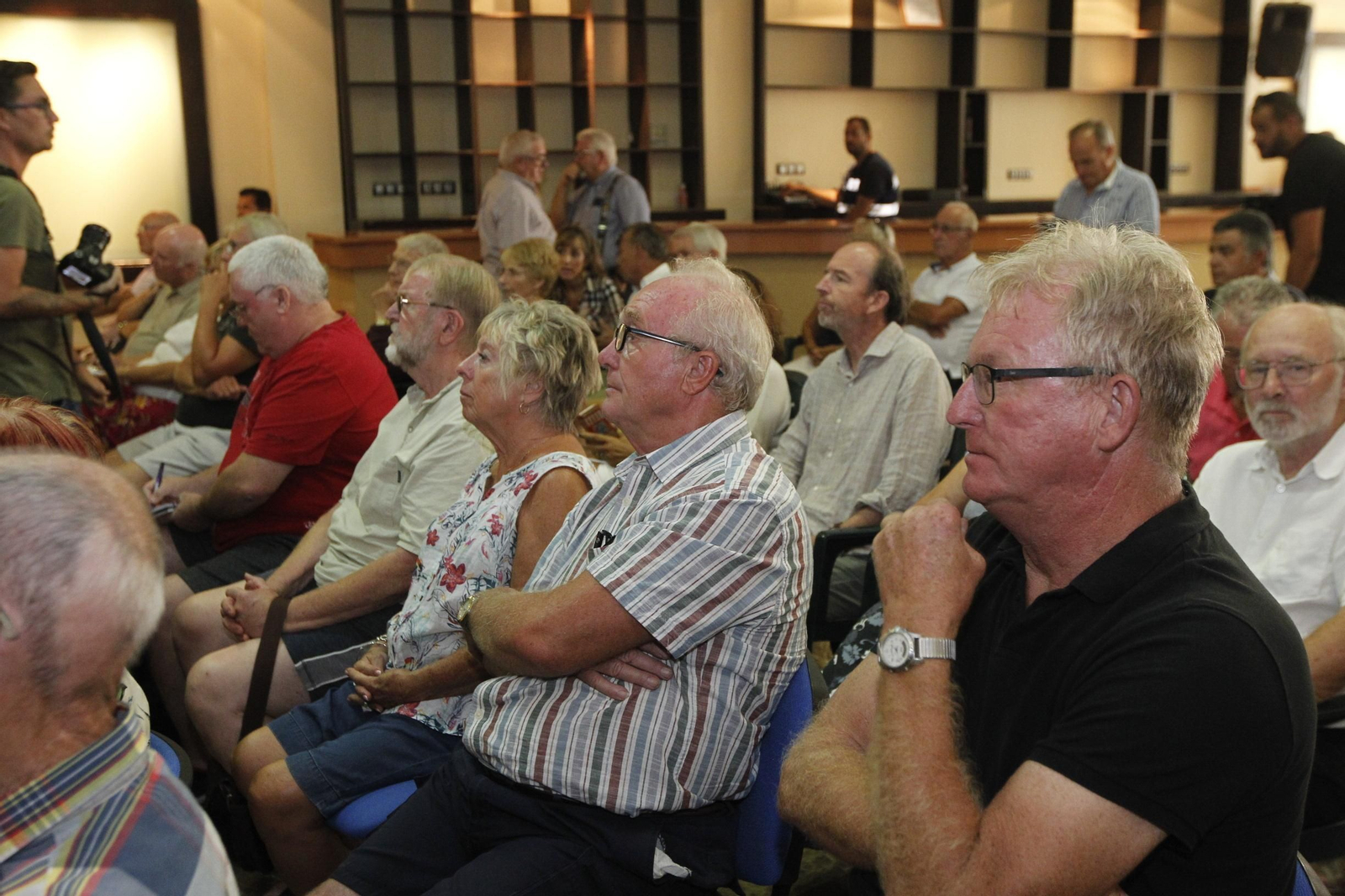 Fotogalería reunión Presidente Junta Andalucía, Juanma Moreno, con dueños viviendas irregulares del Almanzora