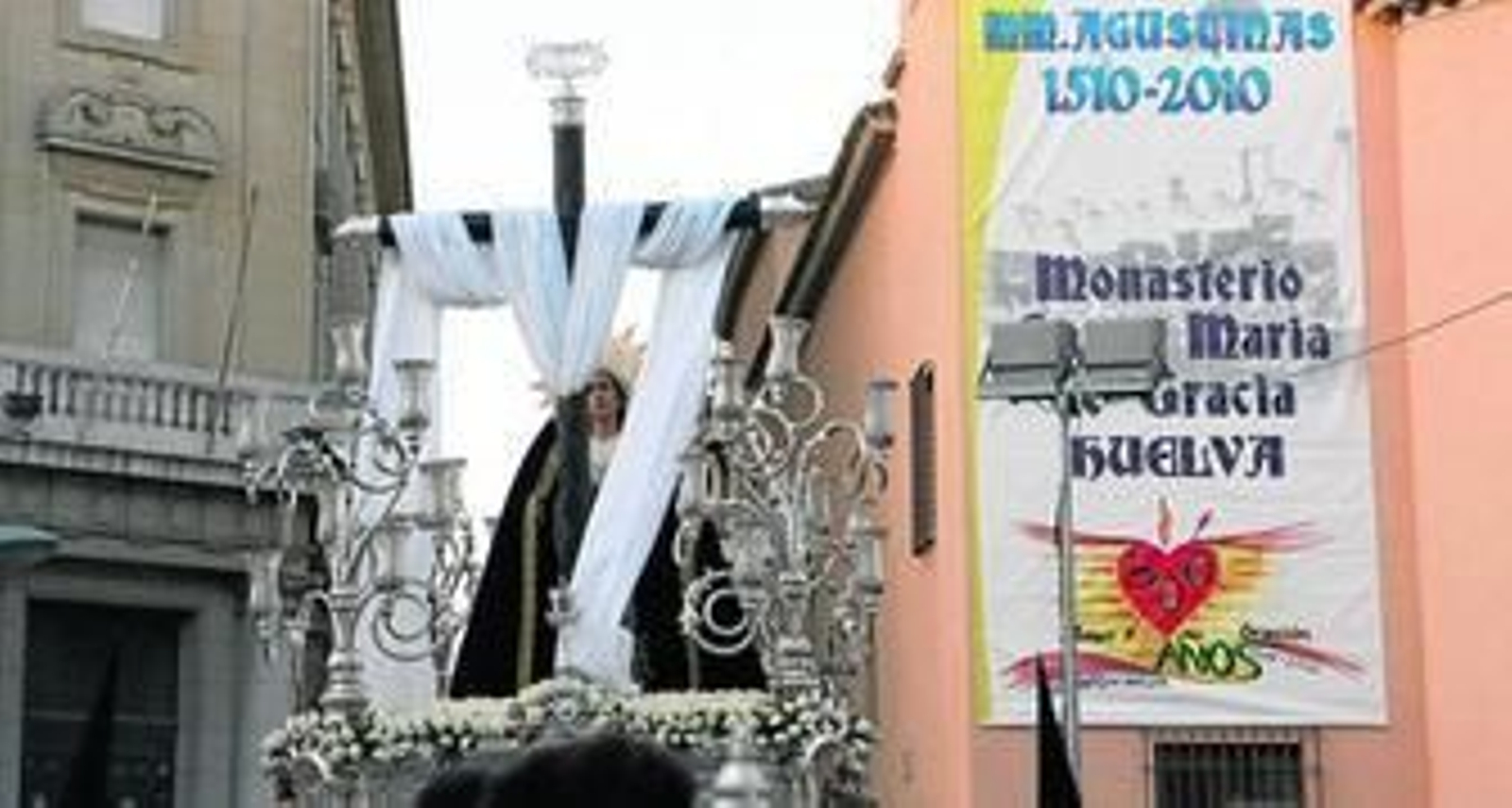 Jornada feliz para la Buena Muerte que sacó su bello paso de la Virgen de Consolación vestida de negro.