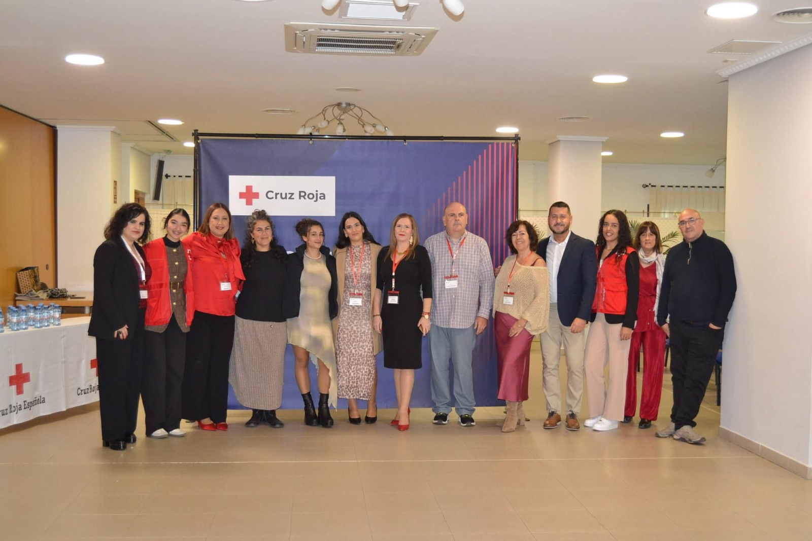 Cruz Roja El Ejido se reúne para rendir homenaje a 12 colaboradores.