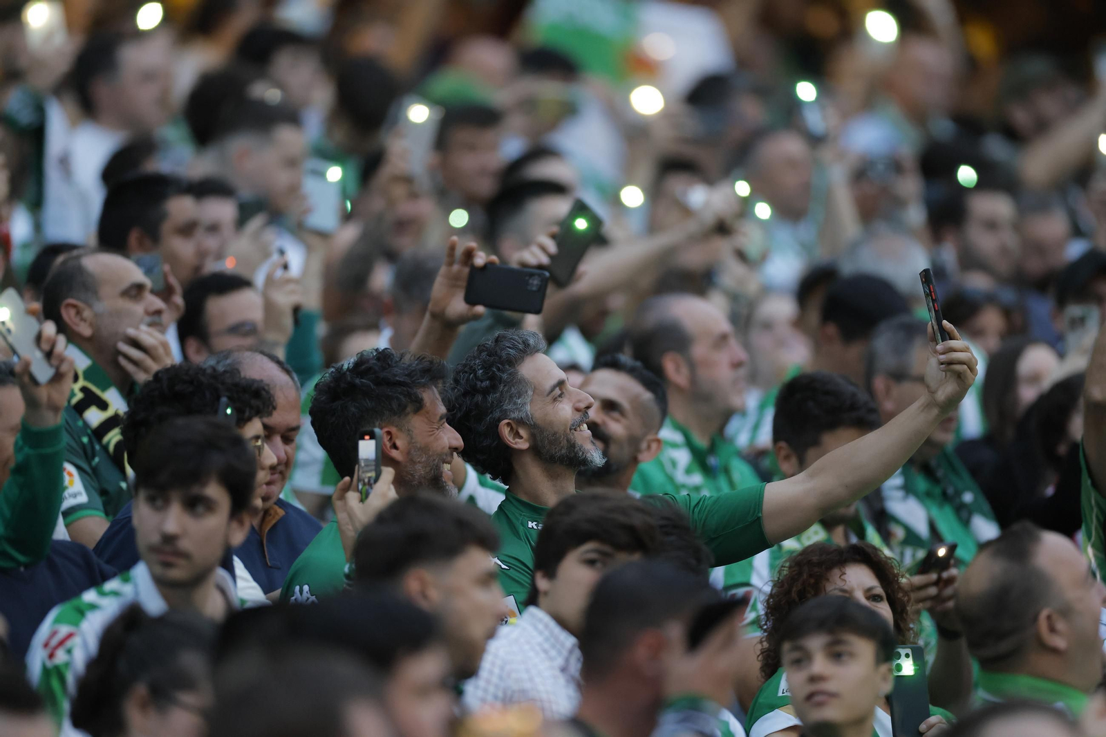 Búscate en las fotos del Betis - Jagiellonia