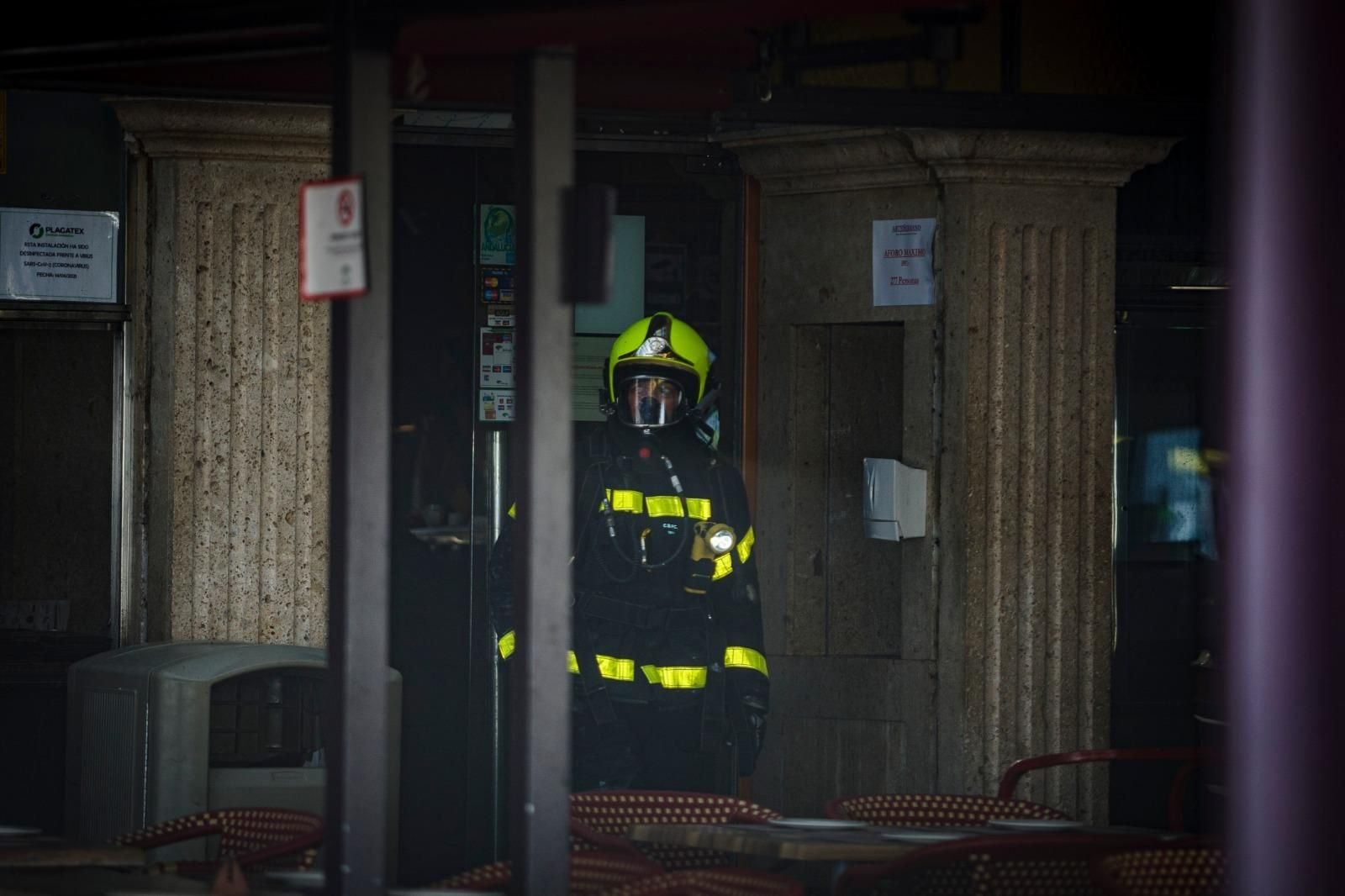 Todas las imágenes del incendio en el Paseo Marítimo de Cádiz