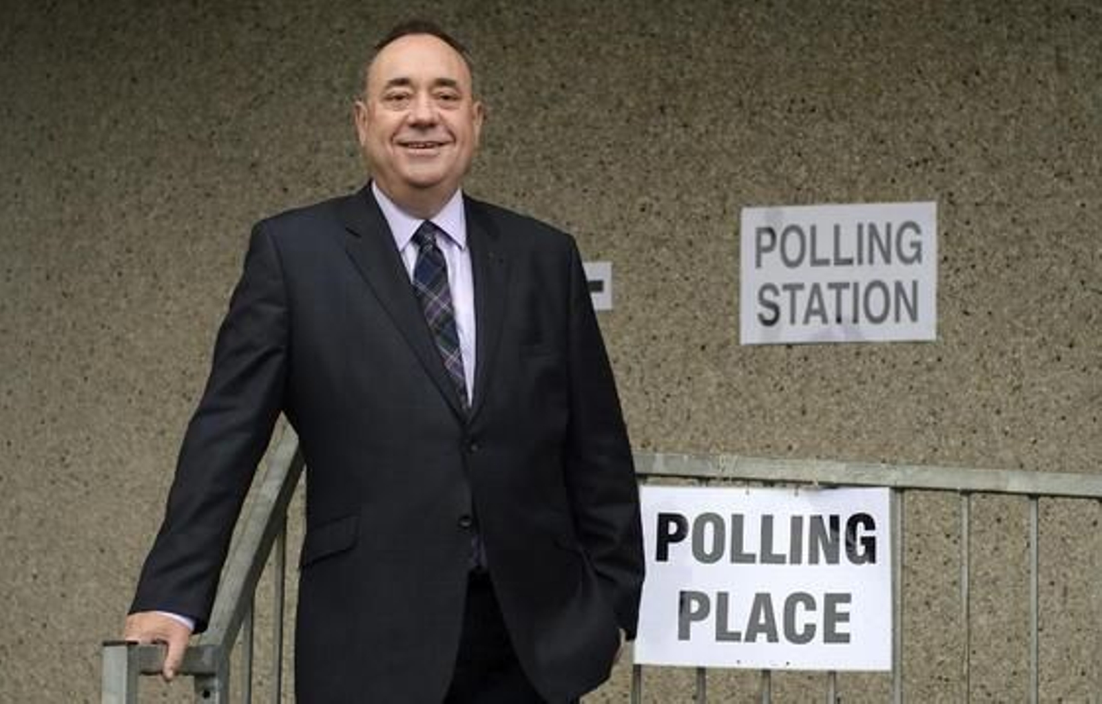 Alex Salmond entrando a votar.

Foto: EFE