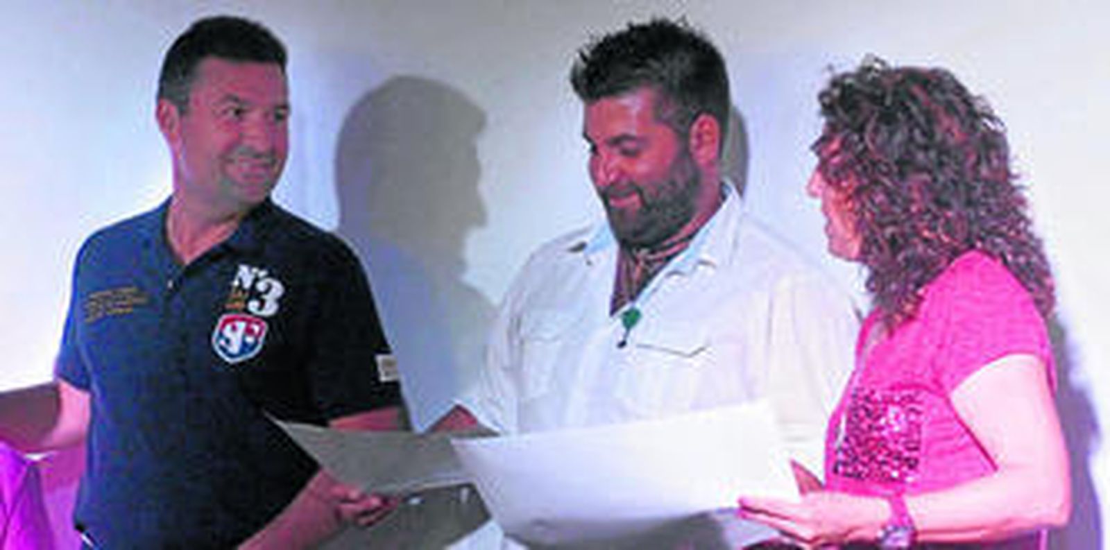 Los participantes en la ruta de la tapa de La Laguna recibieron ayer un diploma en el acto de clausura.