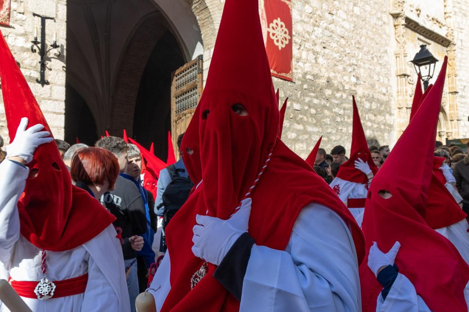 La temida lluvia impide el desarrollo normal de este Martes Santo
