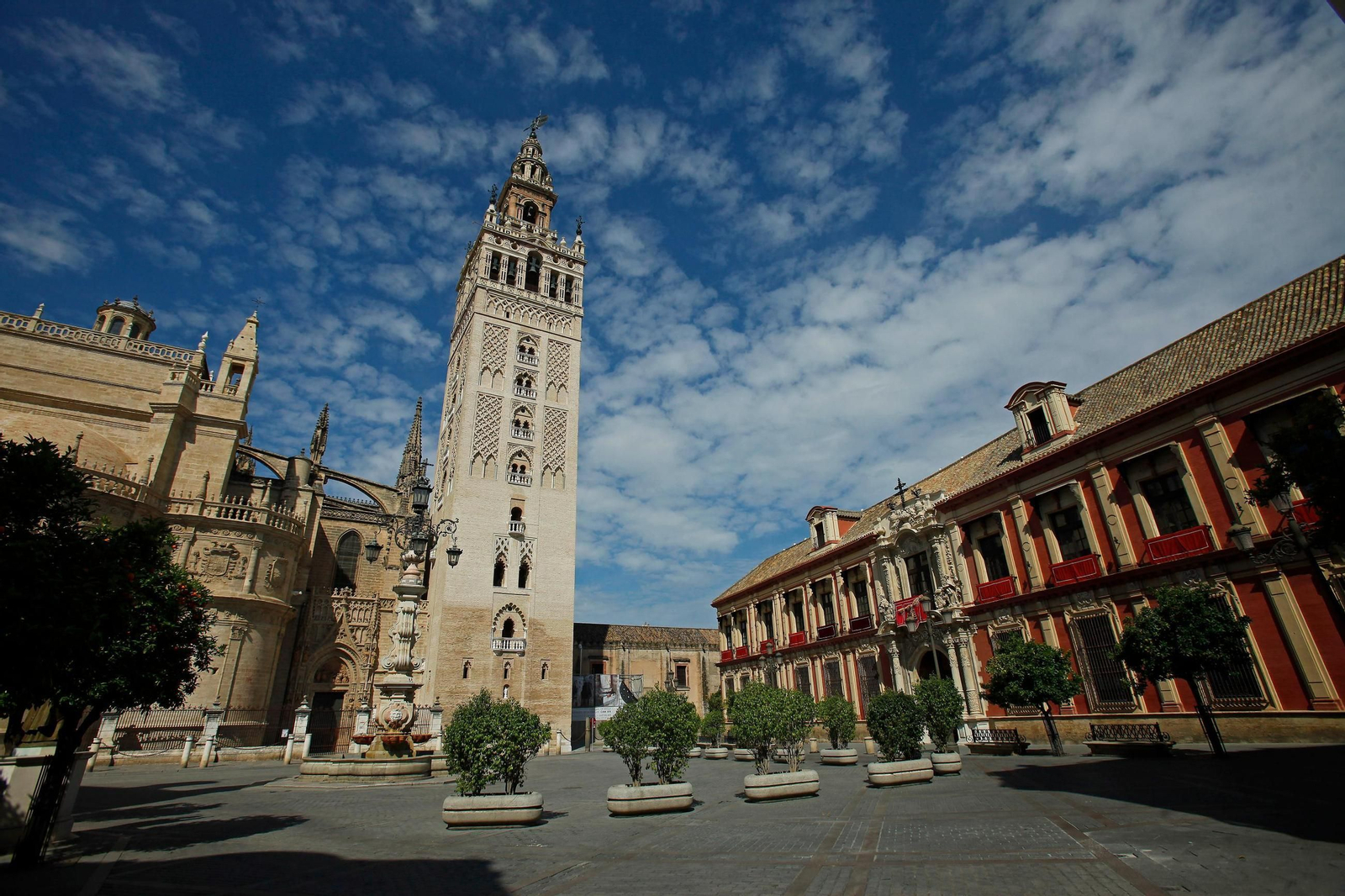 Cinco años del confinamiento por el Covid: las mejores fotos de la pandemia en Sevilla