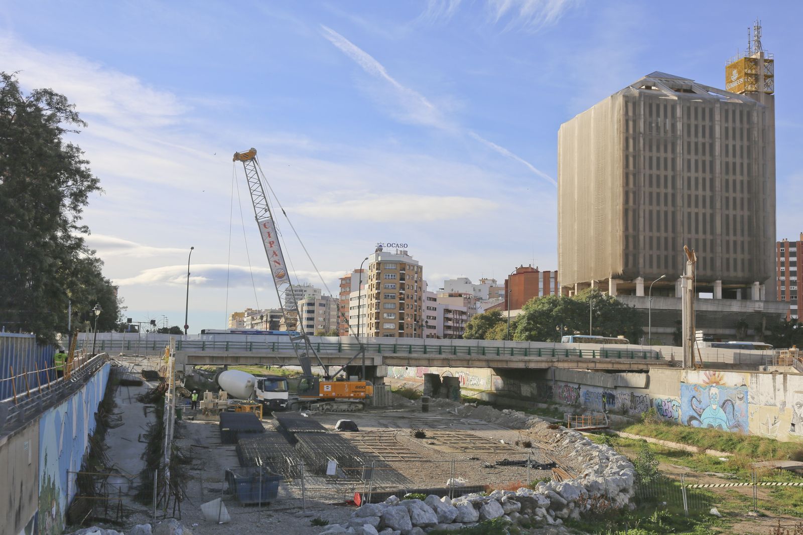 Trabajos del Metro de Málaga en el río Guadalmedina.