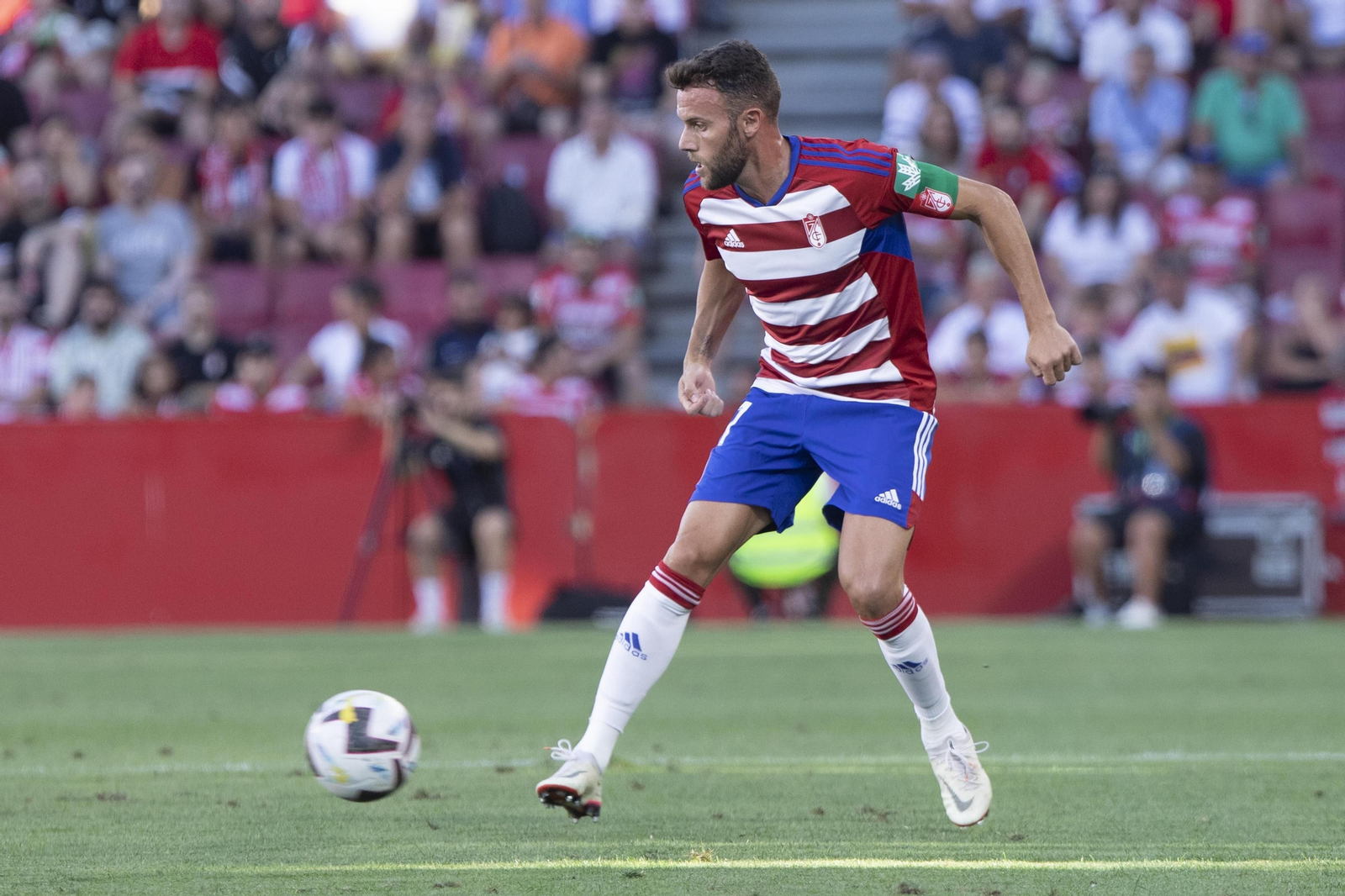 Quini está a sus 33 años en plena madurez de su carrera deportiva.