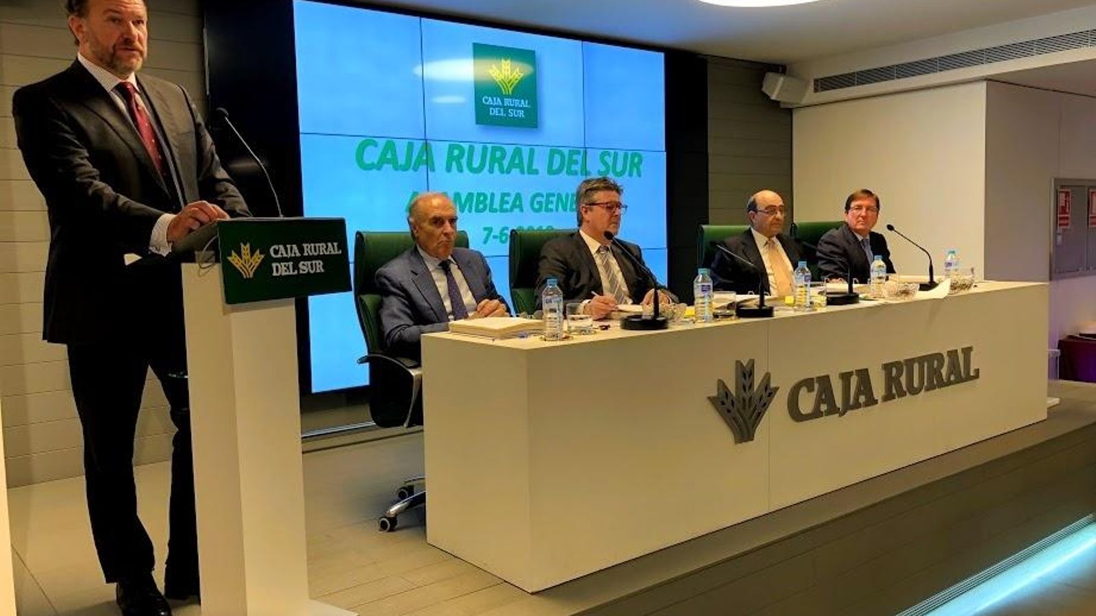Intervención de José Luis García-Palacios en una asamblea de Caja Rural del Sur.