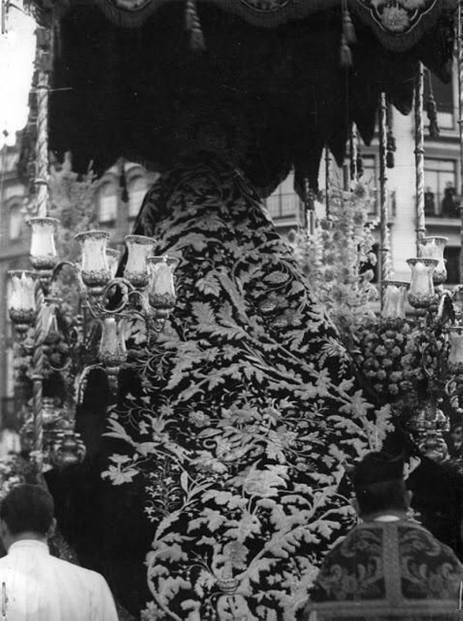 El manto, con una pérdida notable de piezas, antes de perderse en el incendio.