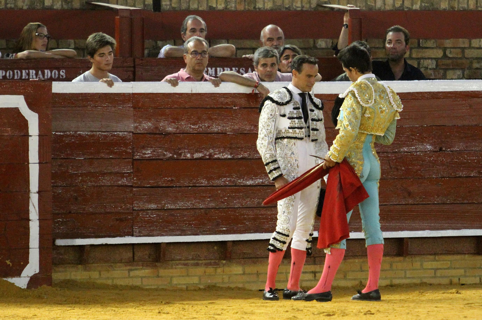 Juan Silva "Juanito" sale a hombros en la Plaza de toros La Merced, en imágenes